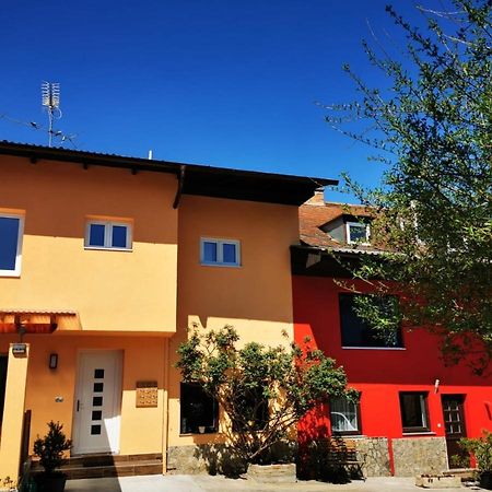 Hotel Goldene Krone Mistelbach Esterno foto