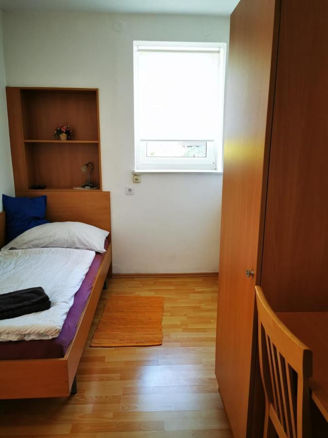 Hotel Goldene Krone Mistelbach Esterno foto