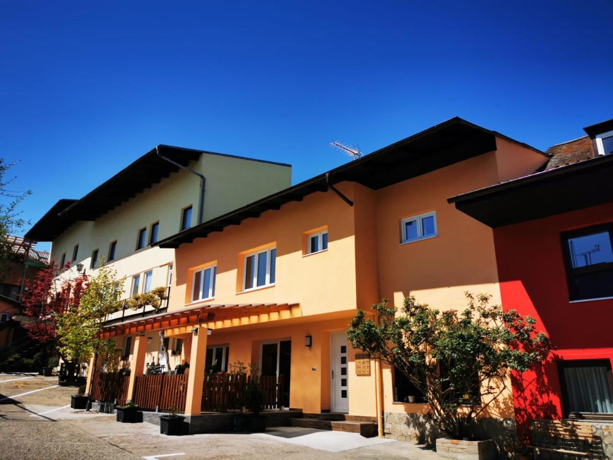 Hotel Goldene Krone Mistelbach Esterno foto