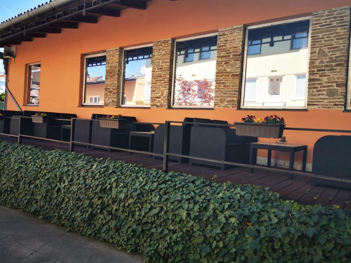 Hotel Goldene Krone Mistelbach Esterno foto