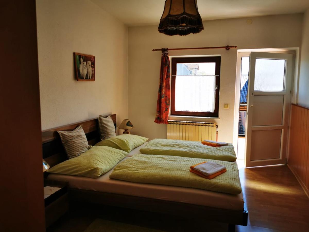Hotel Goldene Krone Mistelbach Esterno foto