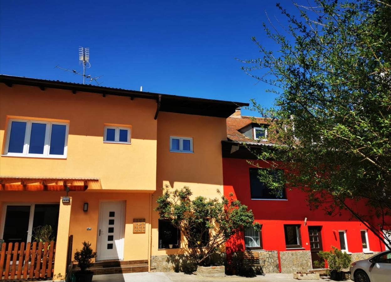 Hotel Goldene Krone Mistelbach Esterno foto