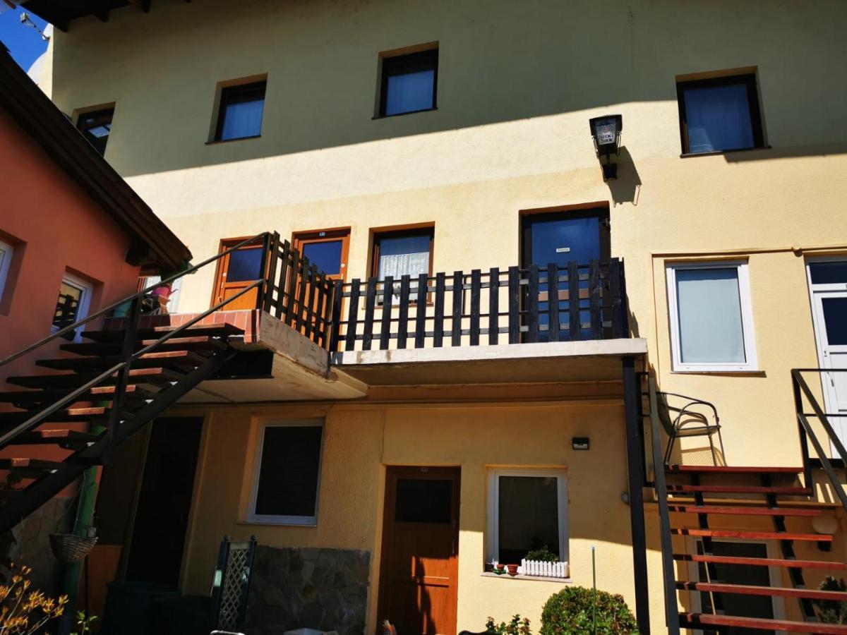 Hotel Goldene Krone Mistelbach Esterno foto