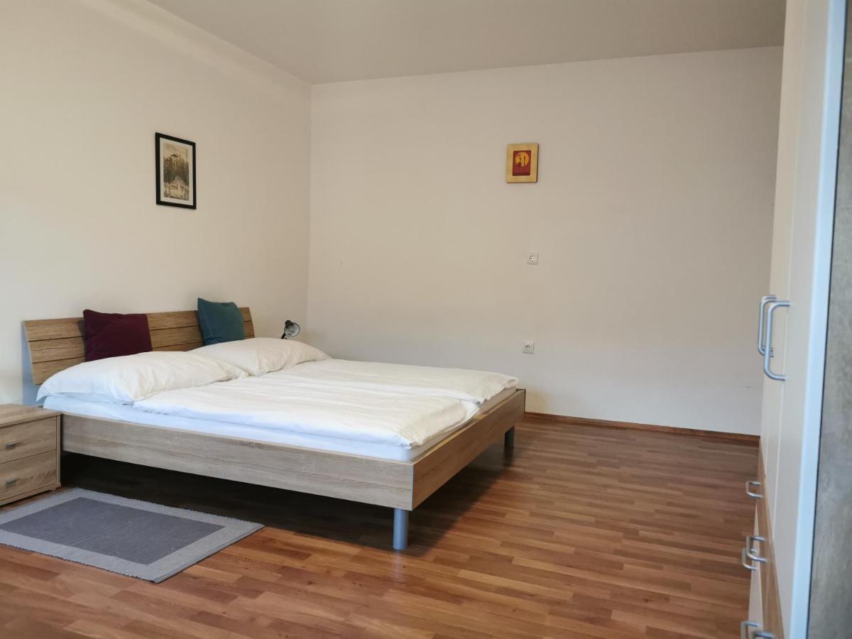 Hotel Goldene Krone Mistelbach Esterno foto