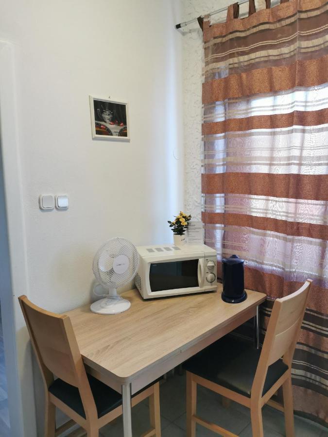 Hotel Goldene Krone Mistelbach Esterno foto